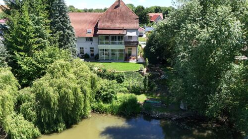 Hausansicht mit See