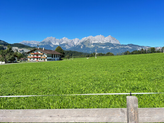 Schöne Landschaft und Blick zum wilden Kaiser.jpeg