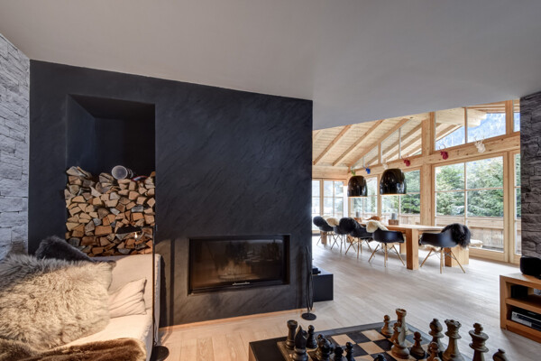 Wohnbereich mit Kamin 