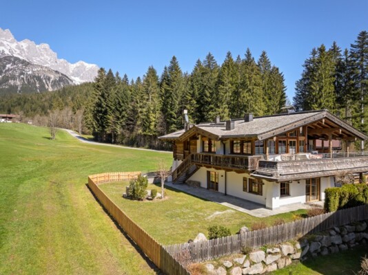 Landhausvilla am Waldrand mit traumhaften Ausblick 2