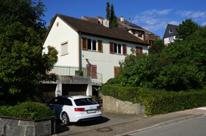 Südansicht Hauszugang über Doppelgarage