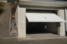 Links der Treppenaufgang