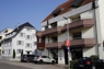 Westansicht mit Hauseingang neben Hieber