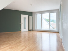 Wohnzimmer mit Blick zur Loggia