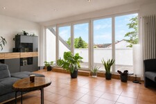 Wohnzimmer mit Blick zum Balkon