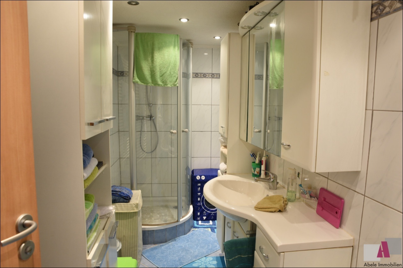 Badezimmer mit Dusche