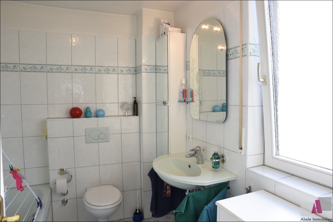 Badezimmer mit Fenster