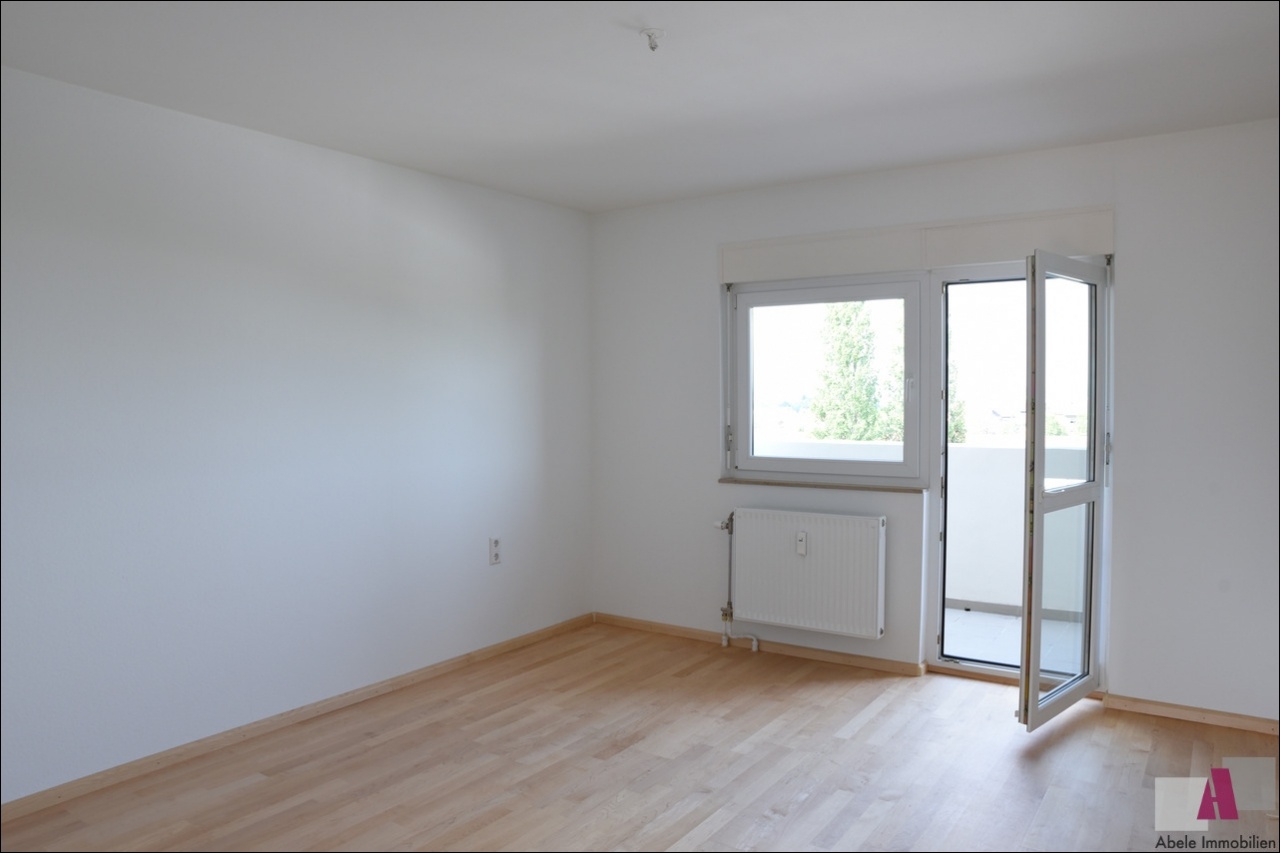 Arbeitszimmer mit Balkonzugang