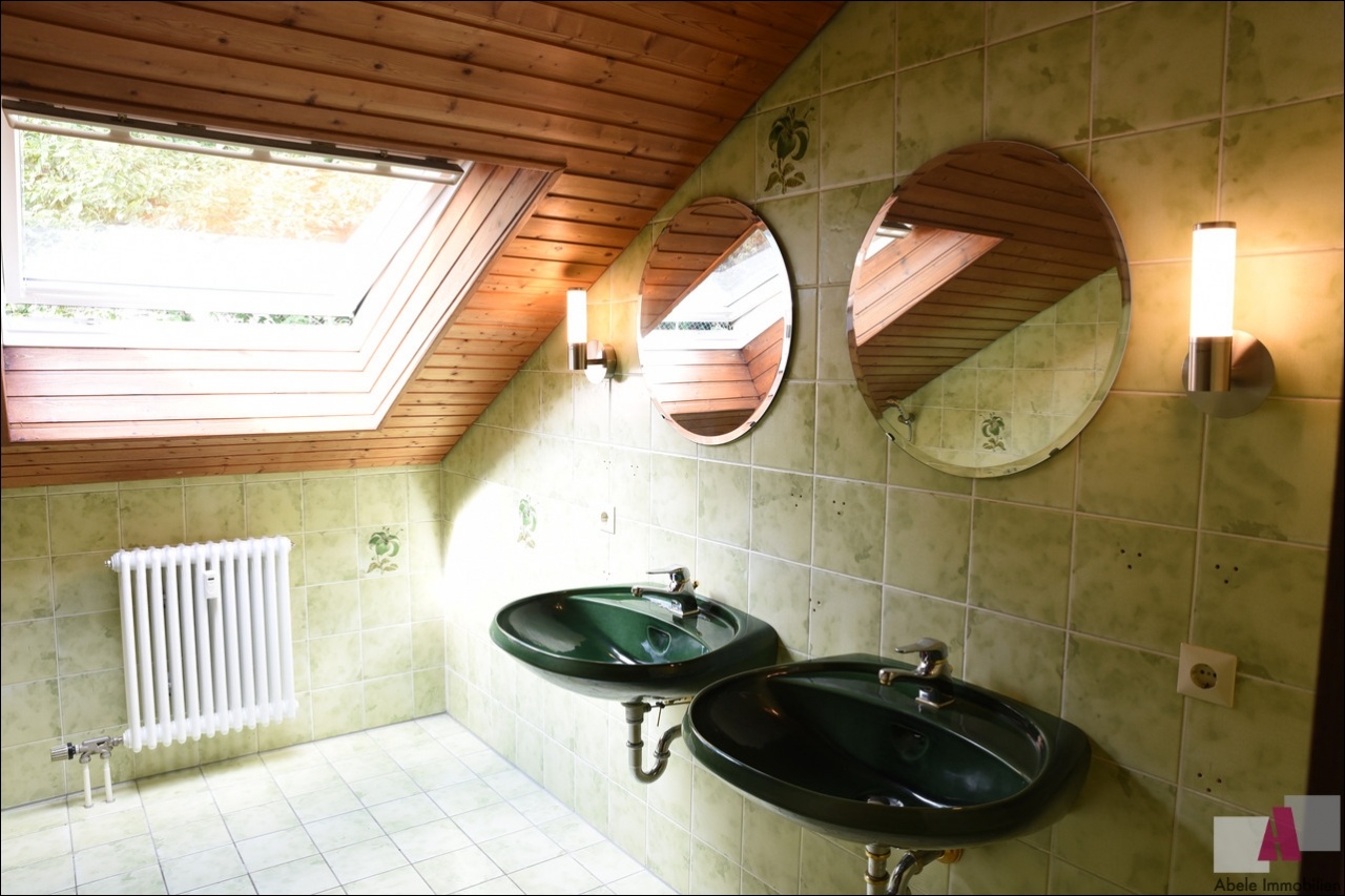 mit 2 Einzelwaschbecken