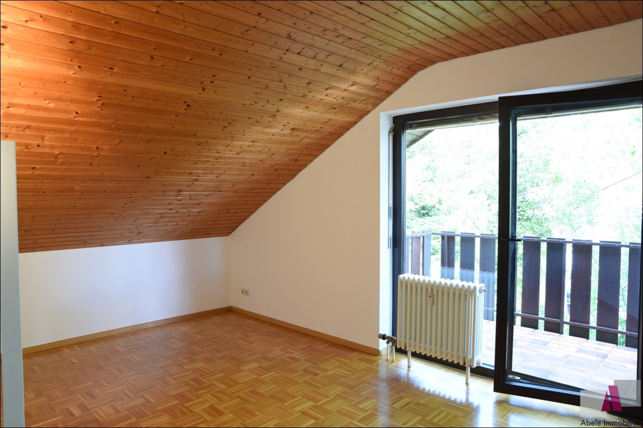 Schlafzimmer mit zweiten Balkon