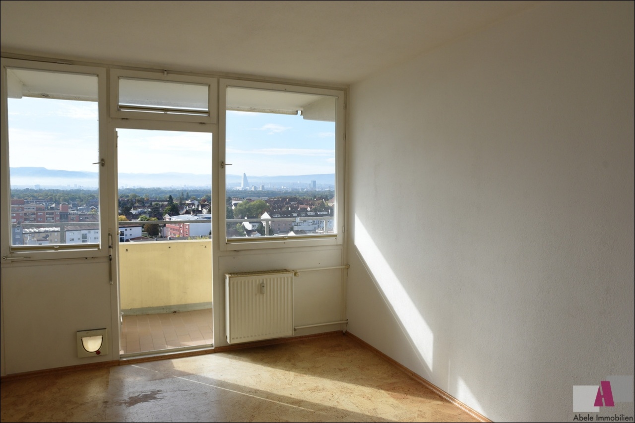 weiteres Zimmer mit Balkonzugang