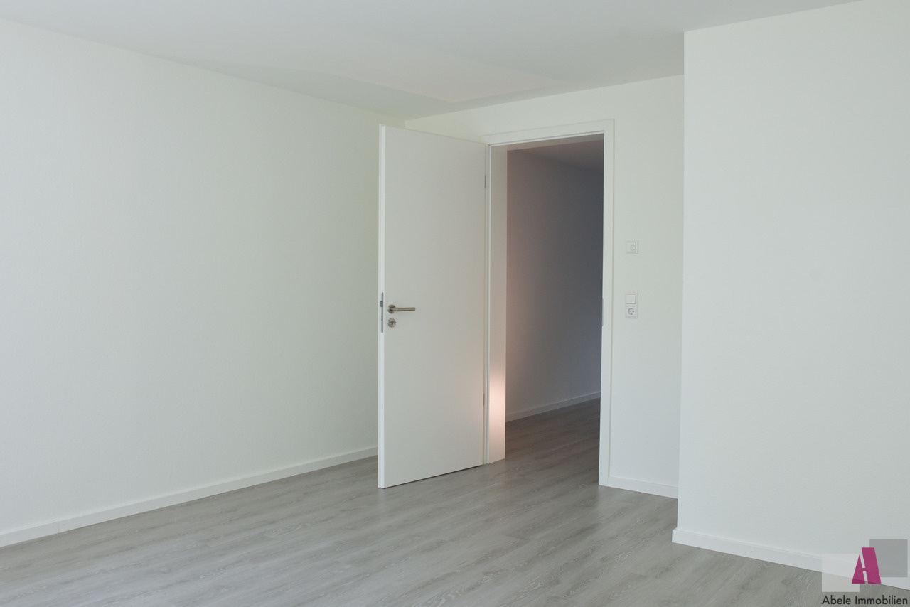 Schlafzimmer mit Blick zum Wohnzimmer