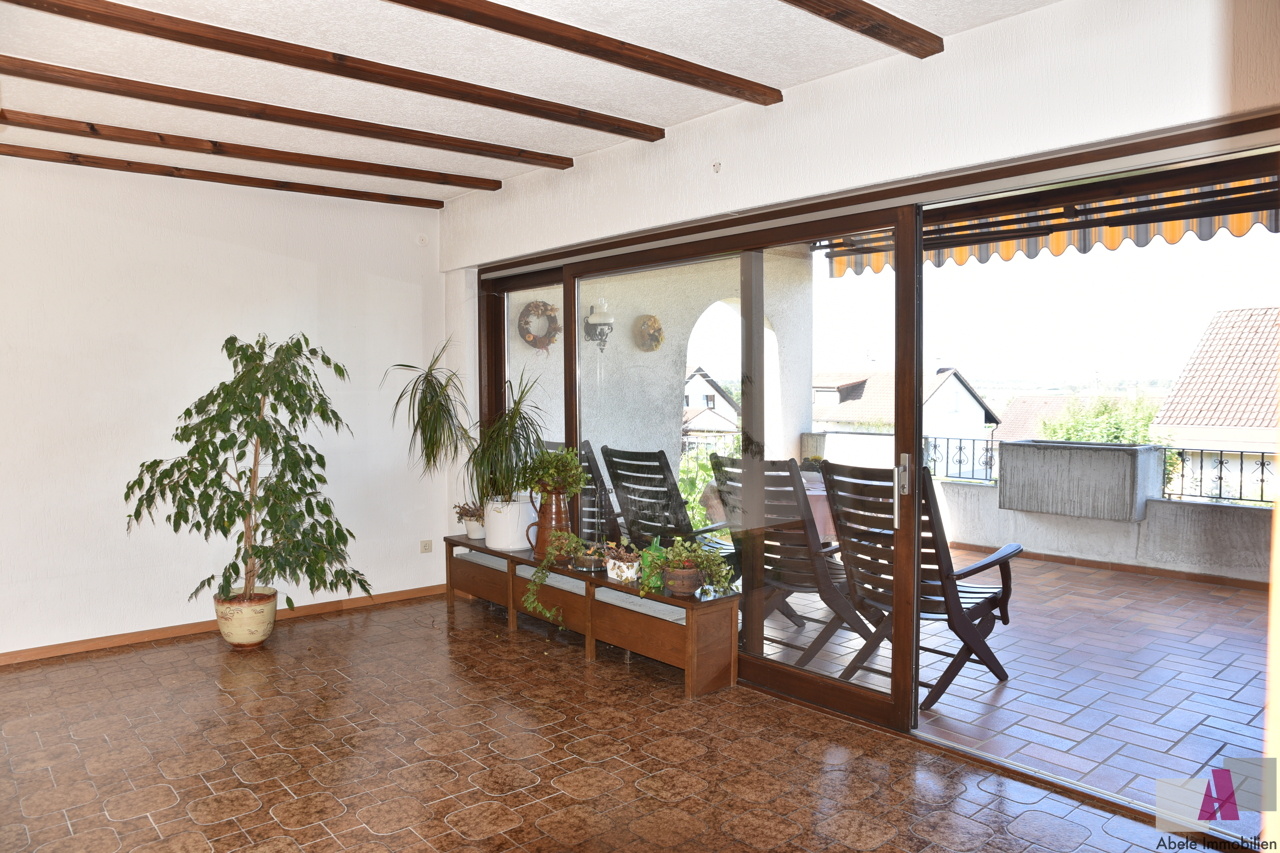 Esszimmer mit Blick zur Loggia