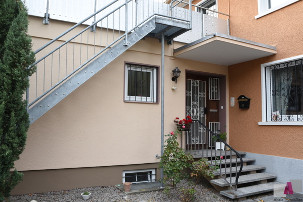 Eingang und Treppe zur Dachterrasse