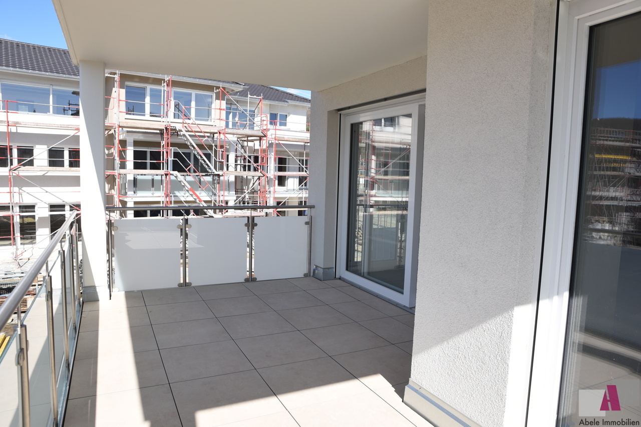 Großer, sonniger Balkon