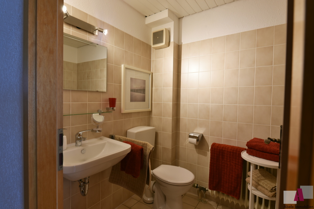 Badezimmer mit Badewanne DG