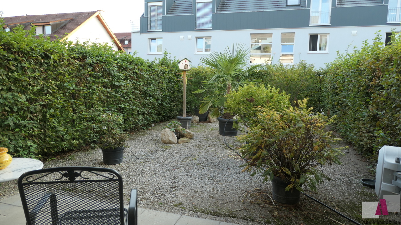 Terrasse mit Blick in den Garten