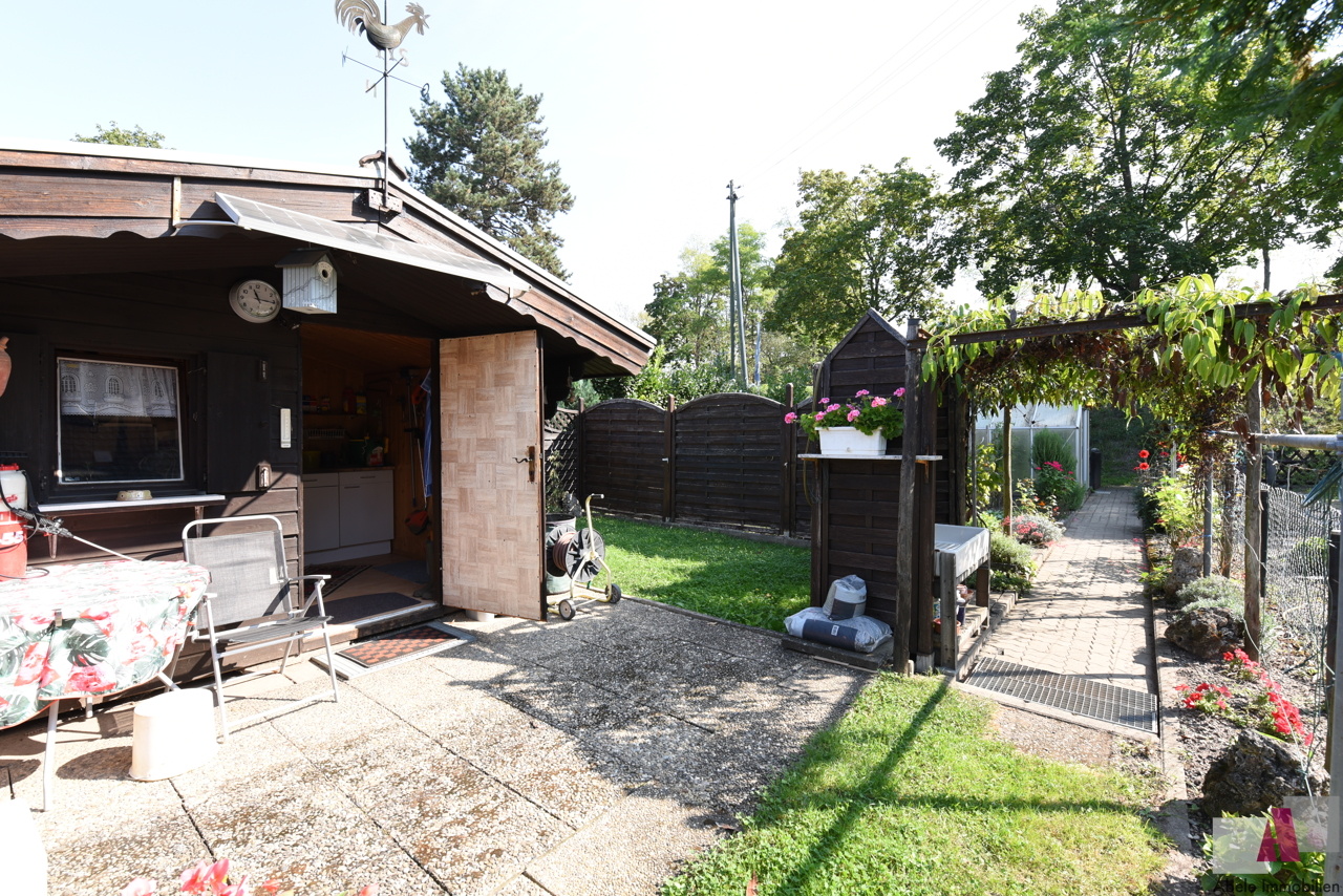 Garten mit Gartenhaus