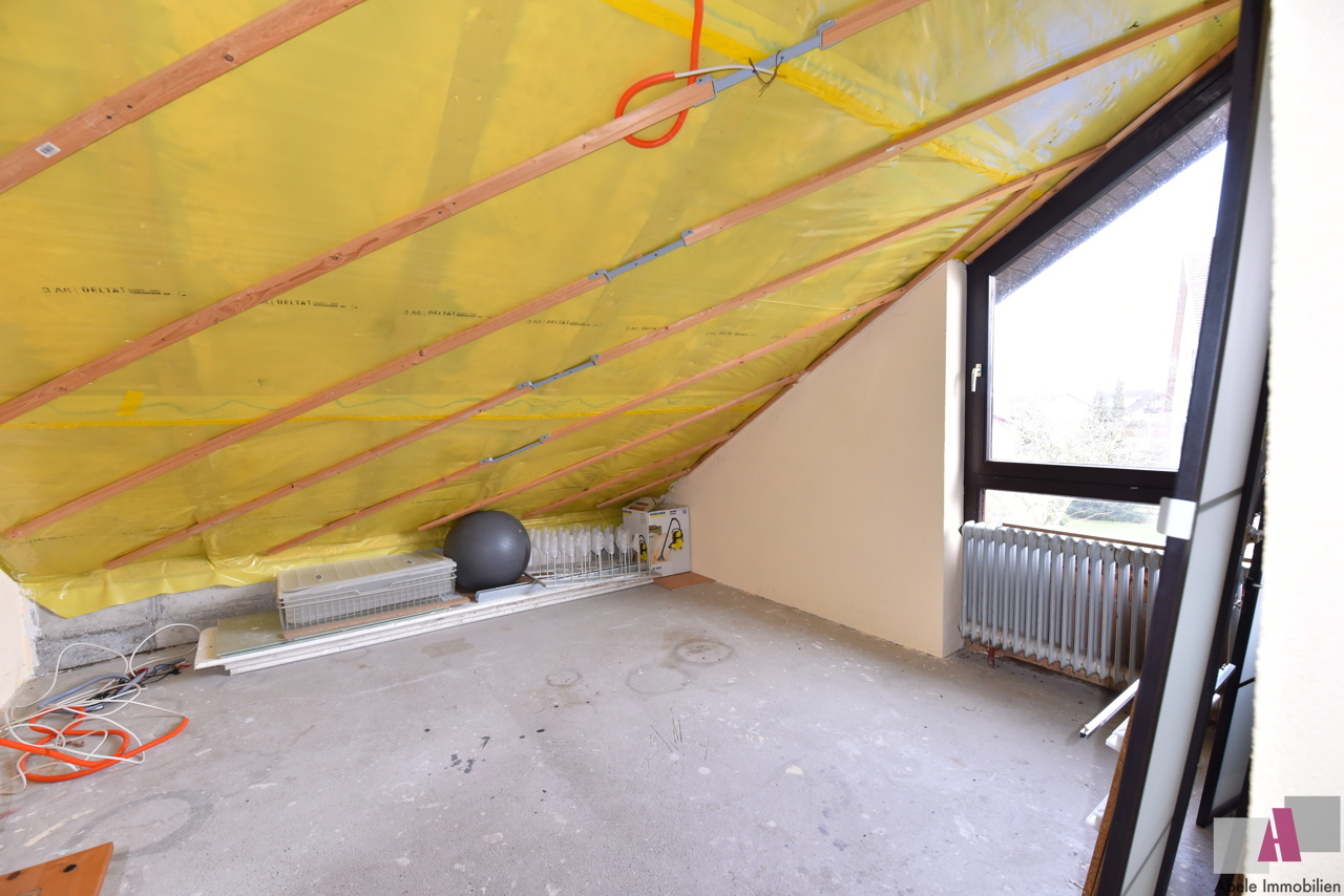 zum Ausbau vorbereitetes Zimmer im DG