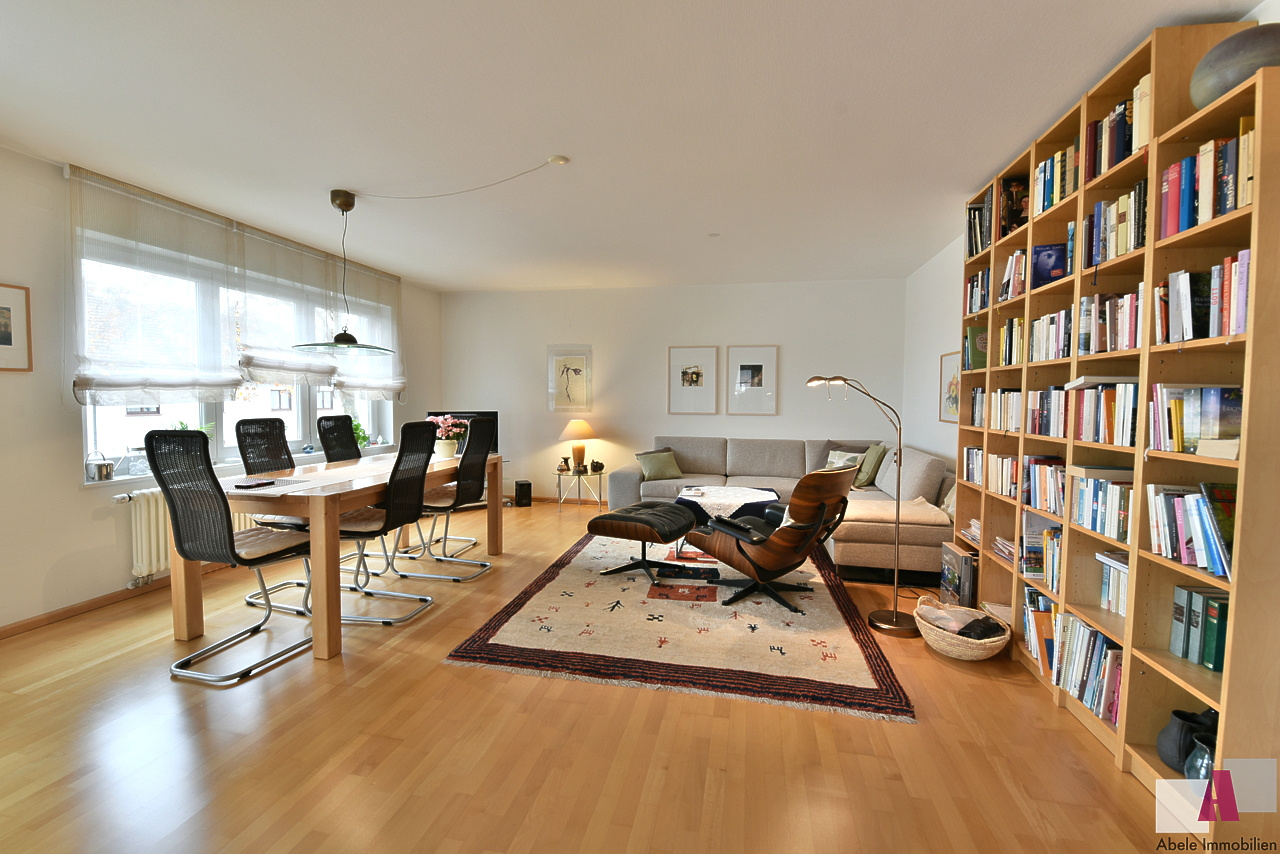 helles und großes Wohn-/Esszimmer