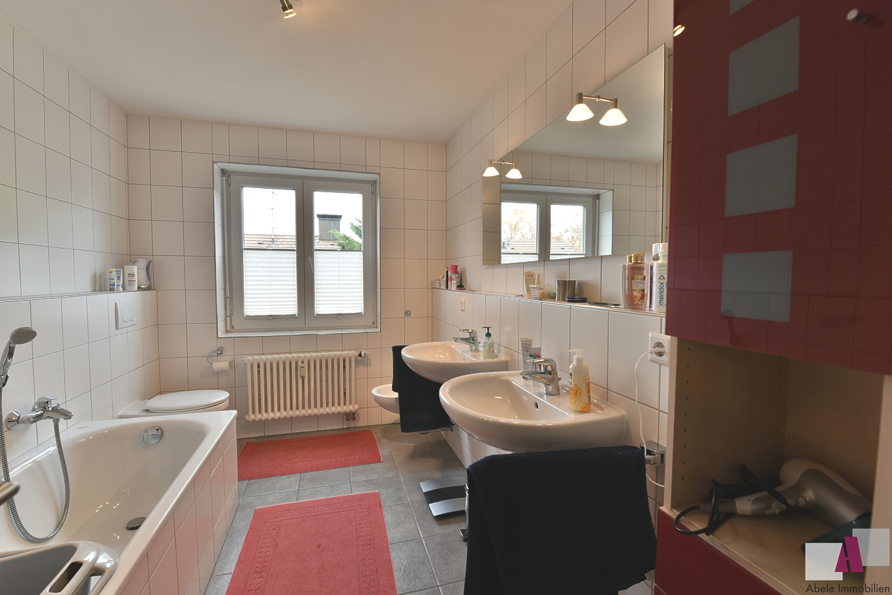 großes Badezimmer