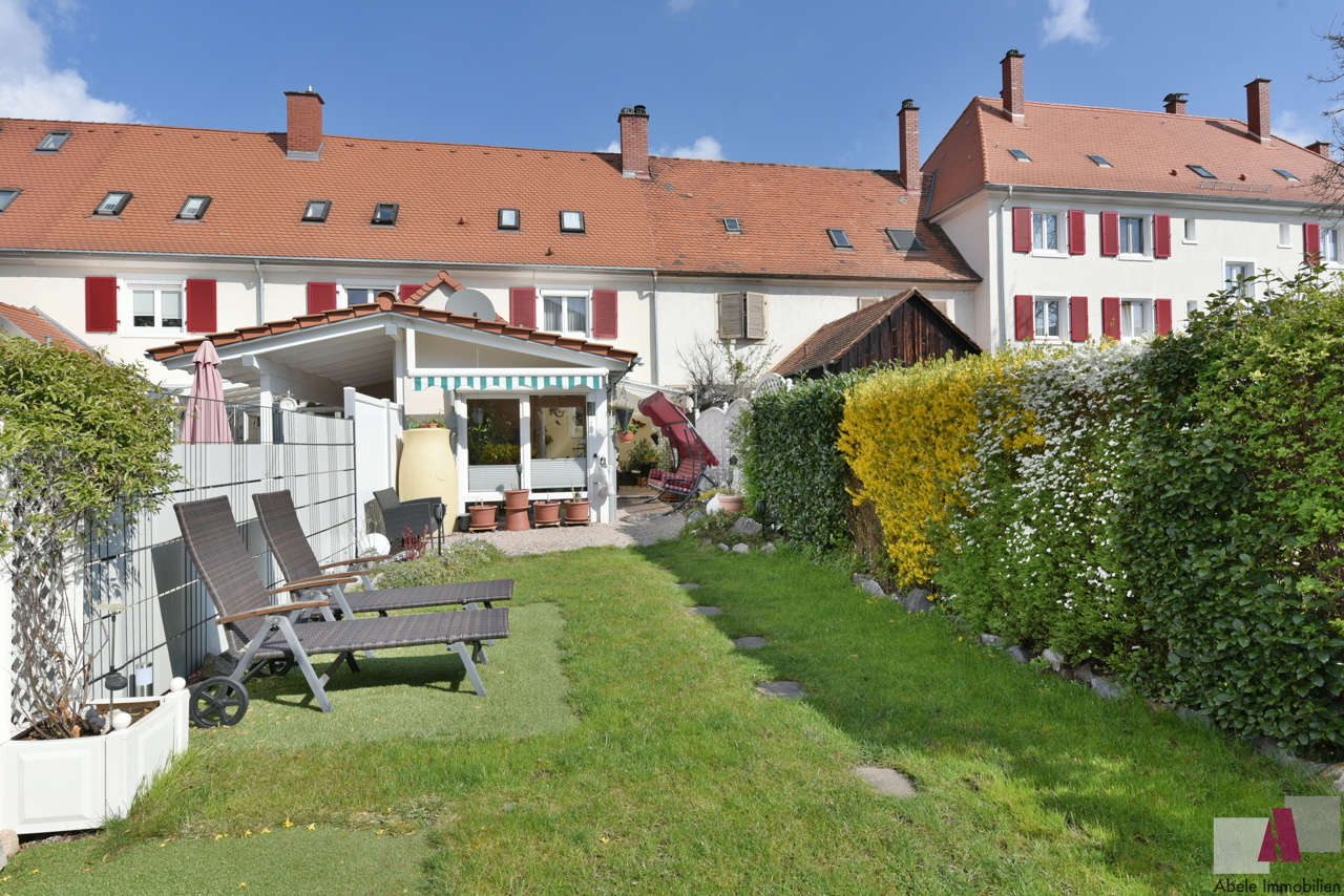 Garten mit Blick zum Haus