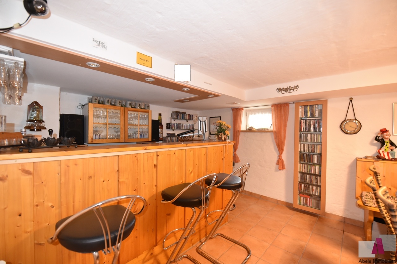 Kellerraum mit Bar