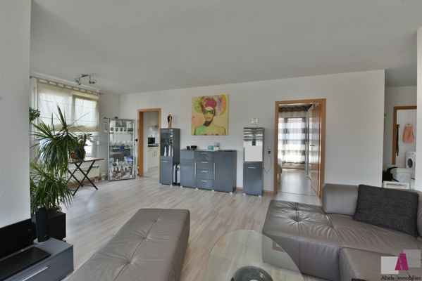 Wohnzimmer mit Blick zum Essbereich