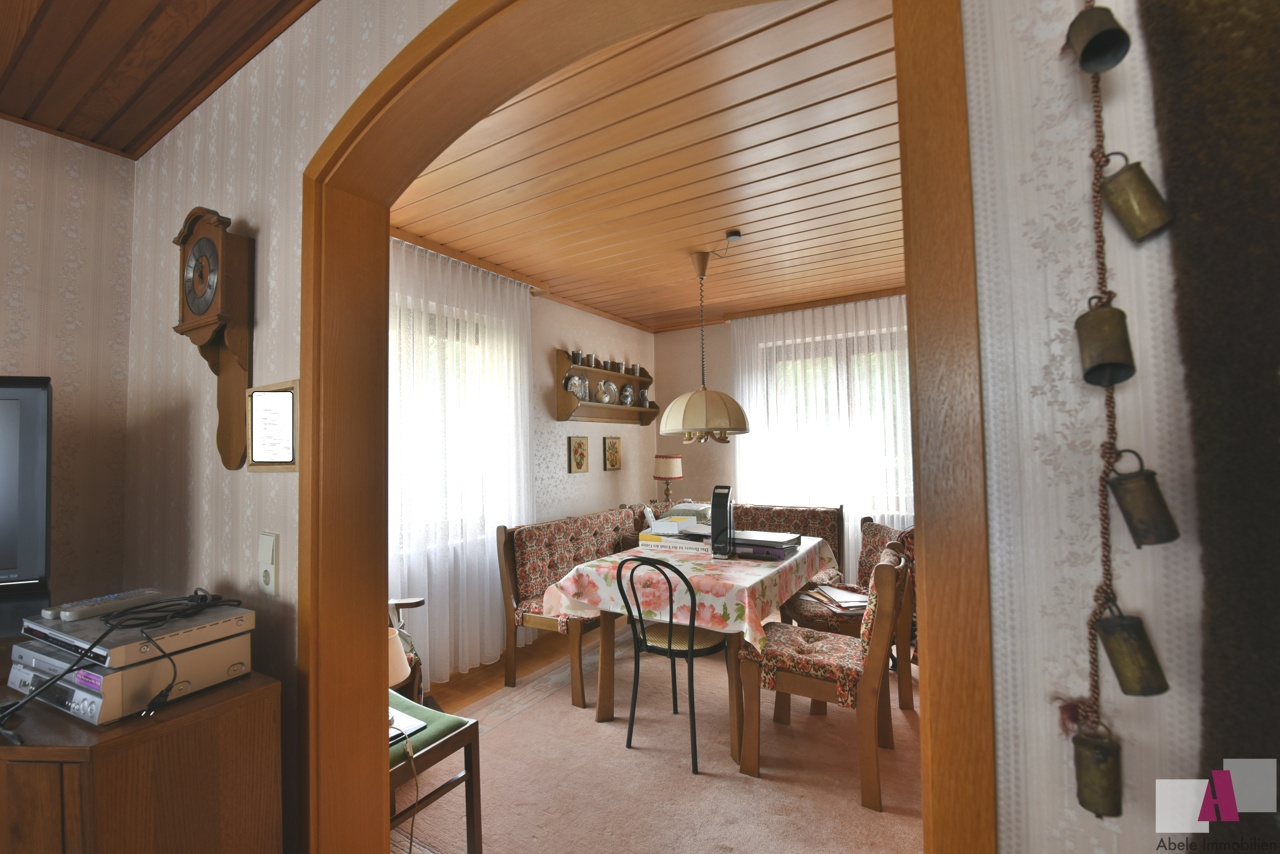 Blick vom Wohnzimmer zum Esszimmer