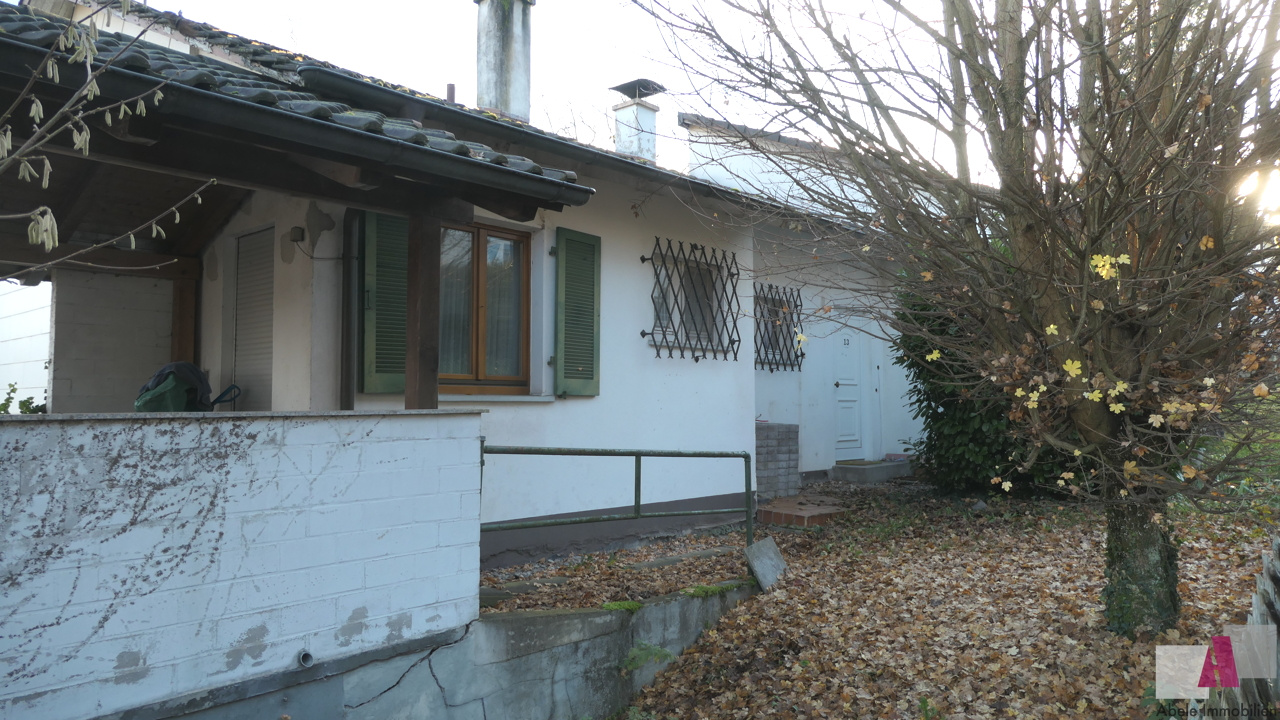 Hausansicht von der Straße