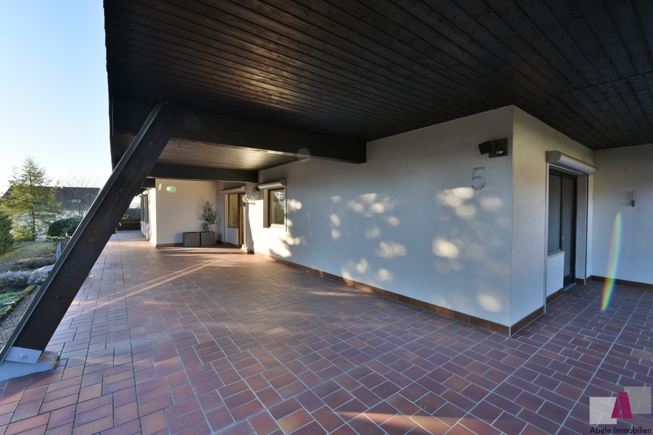 Große Terrasse EG