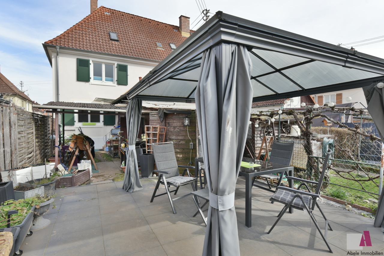 Pavillon auf der Terrasse