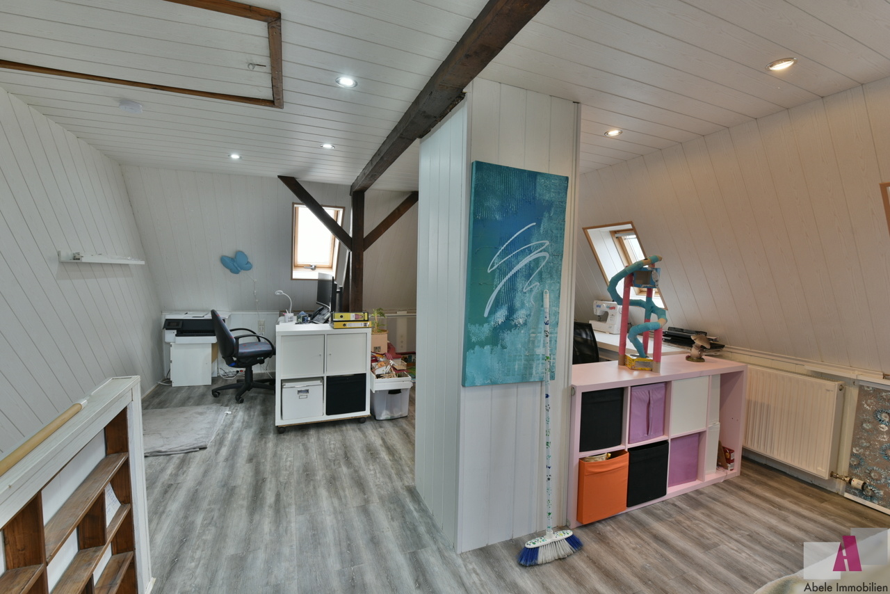 großes Büro im DG