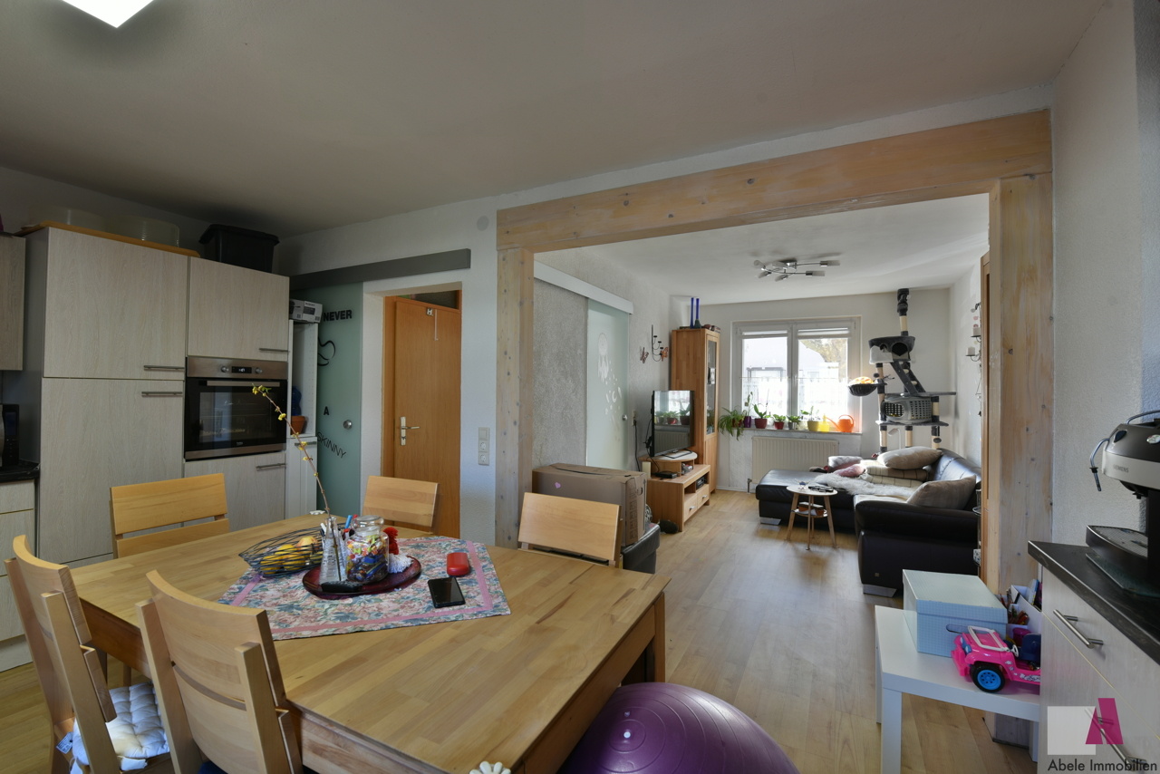 Küche EG mit Blick zum Wohnzimmer