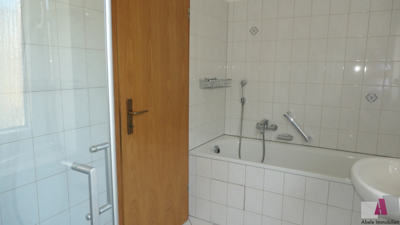 Badezimmer mit Fenster