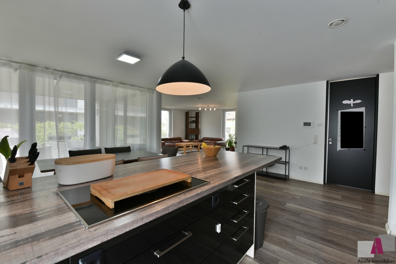 Küche mit Blick zum Wohnzimmer