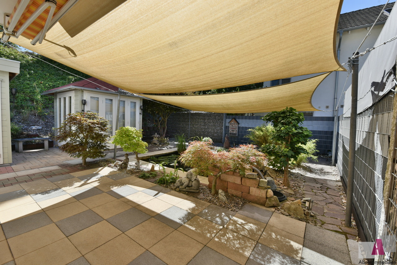 Terrasse mit wunderschöner Teichanlage
