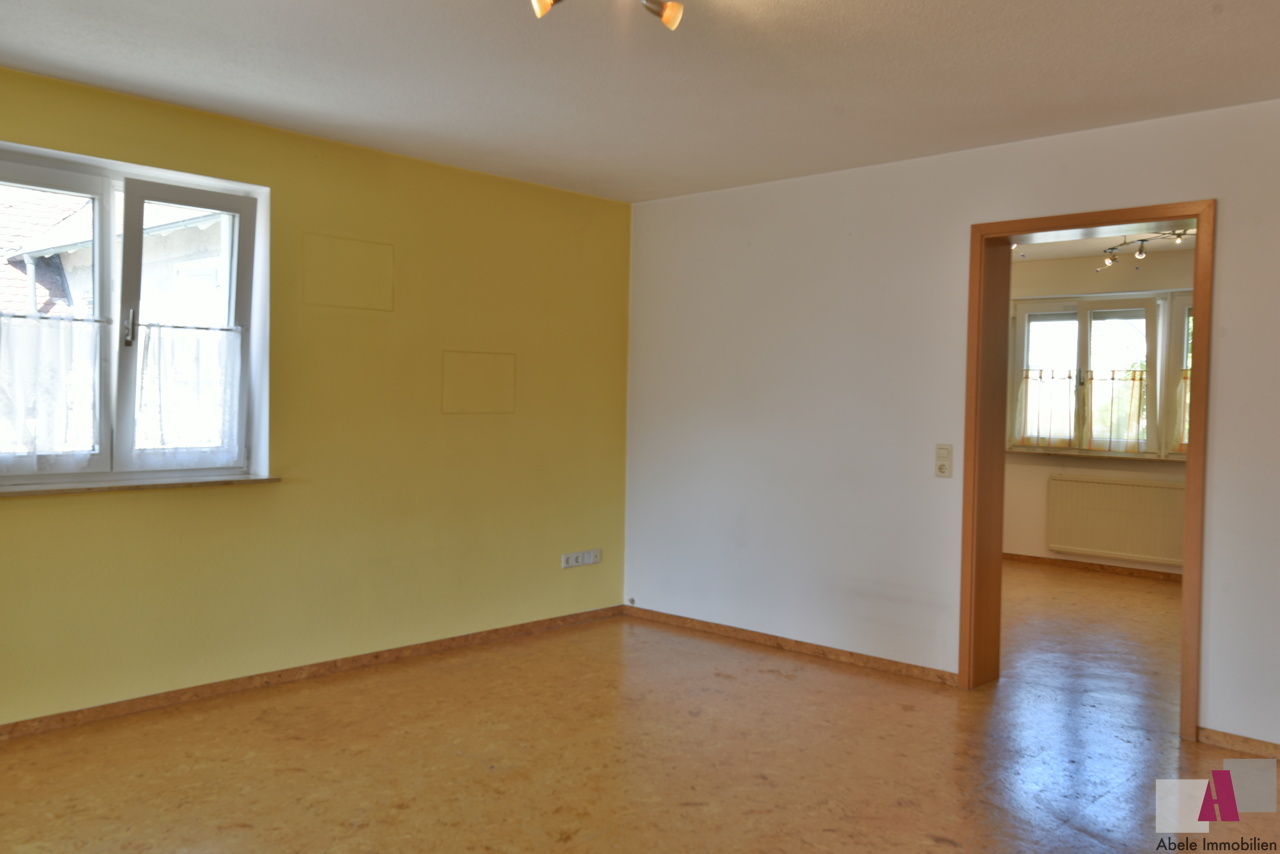 Wohnzimmer mit Blick zum Schlafzimmer