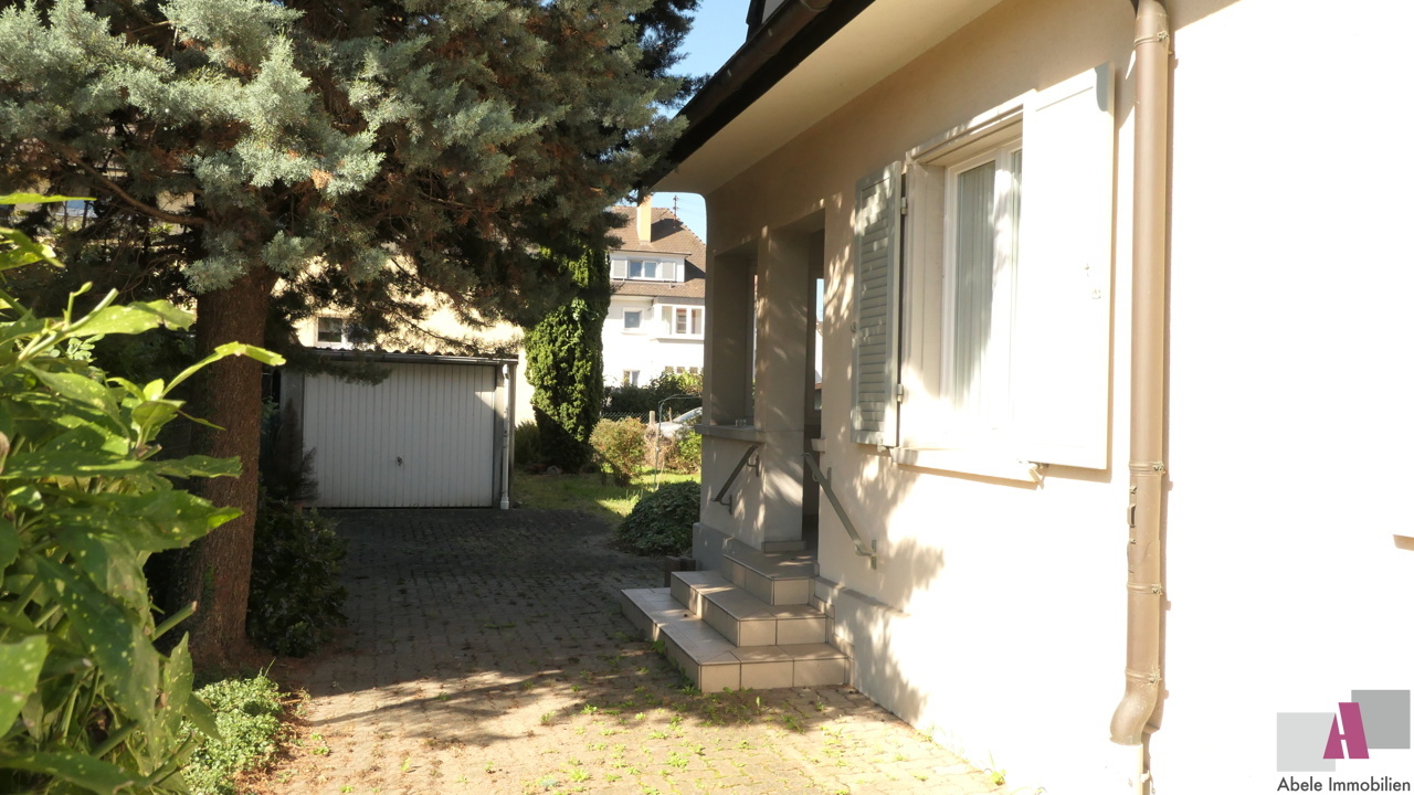 Einfahrt zur Garage