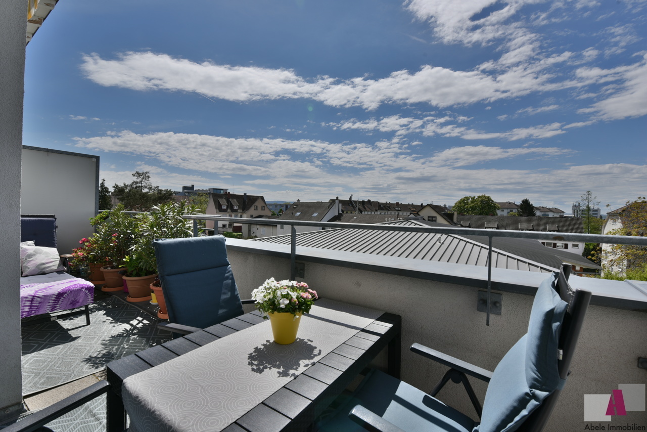 Balkon-Blick über die Dächer von Weil am Rhein