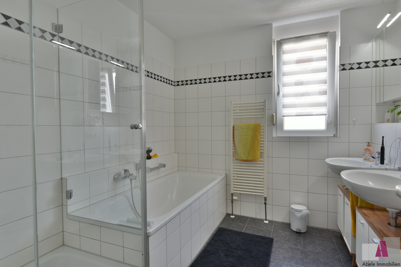 modernes Badezimmer