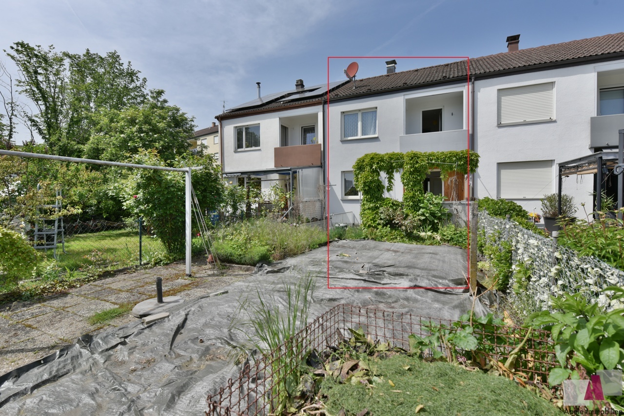 Garten mit Blick zum Haus