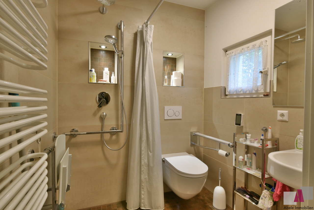 Duschbad und WC EG