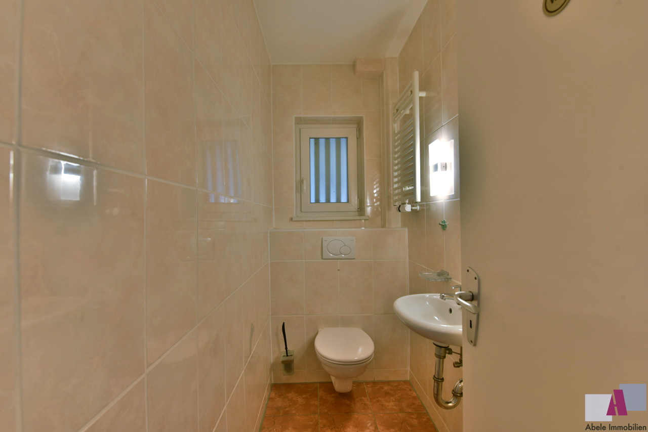 WC mit Fenster EG