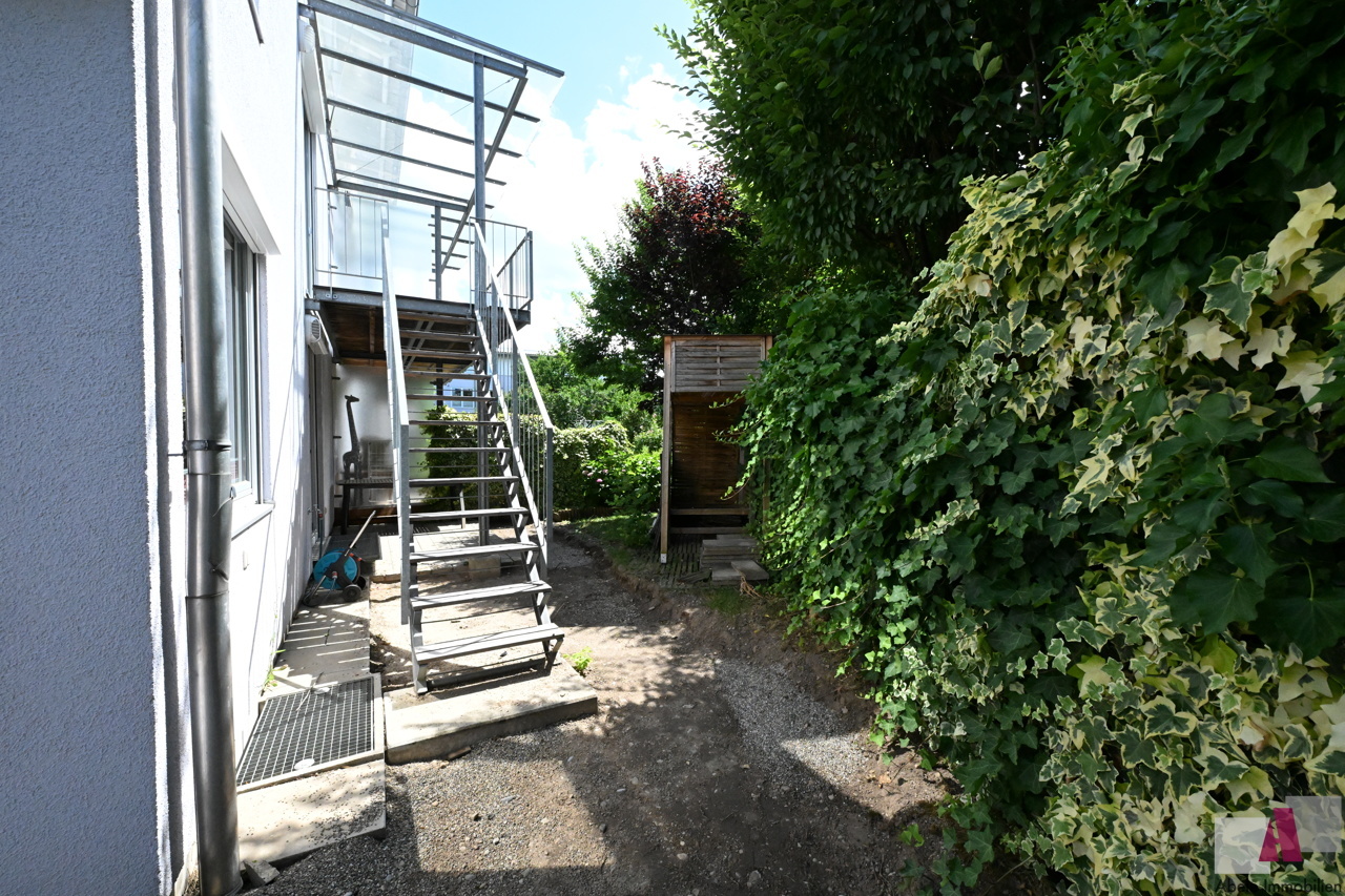 Außentreppe vom Balkon zur Terrasse / Garten