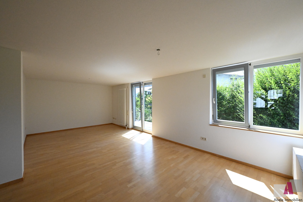 Wohnzimmer OG mit Zugang zum Balkon 