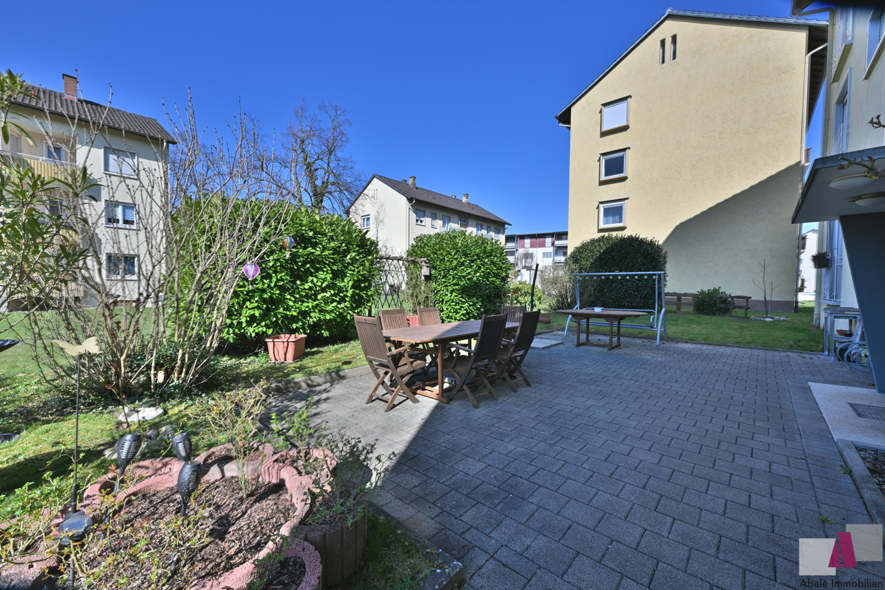 Sitzplatz vor dem Hauseingang