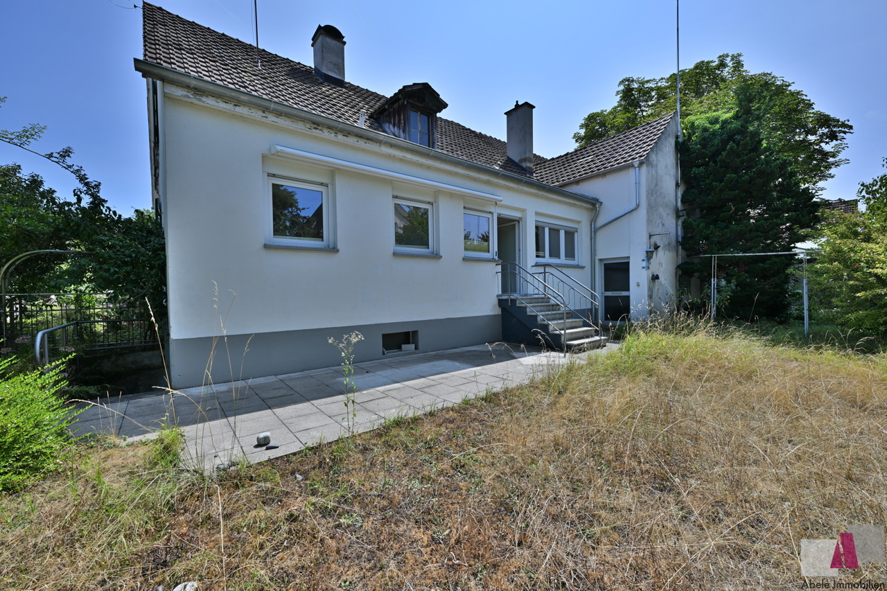 Garten mit Blick zum Haus
