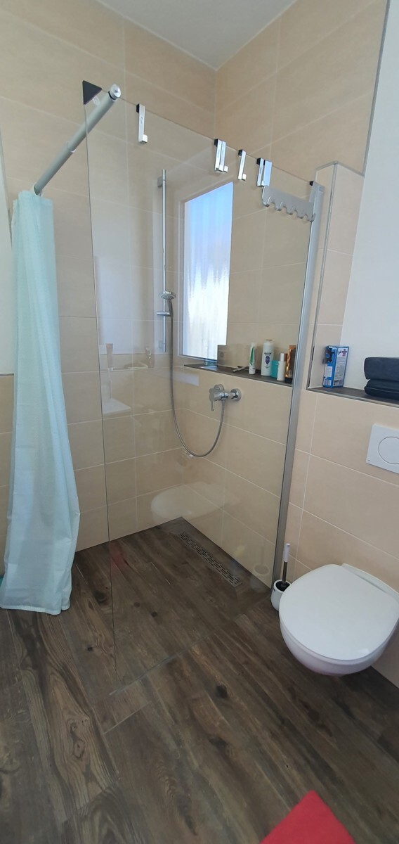 TGL-Bad Dusche