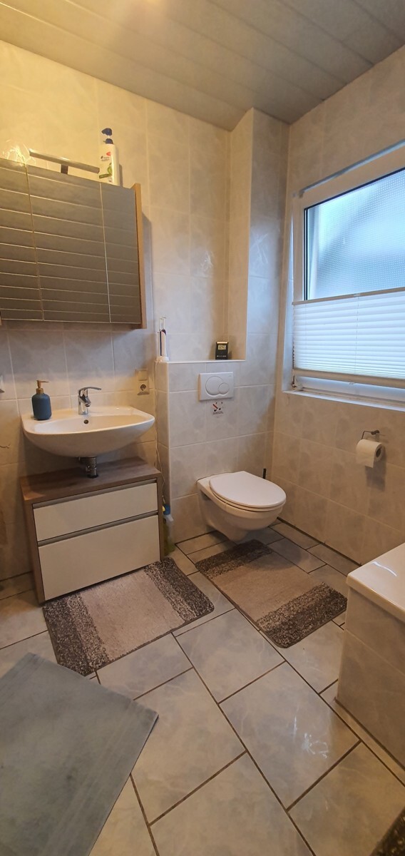 TGL-Bad mit Dusche & Wanne